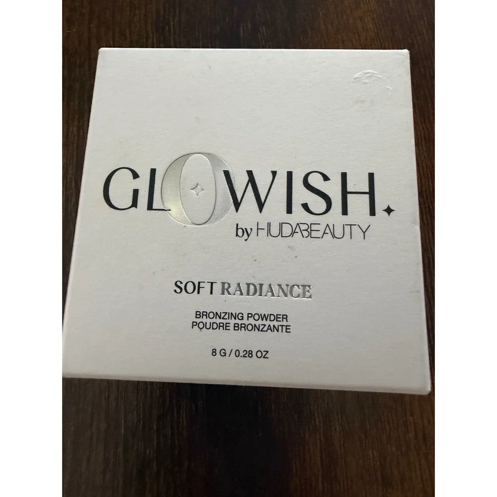 Huda Beauty GloWish Soft Radiance Bronzing‎ Powder 01 Light 8g New in Box
